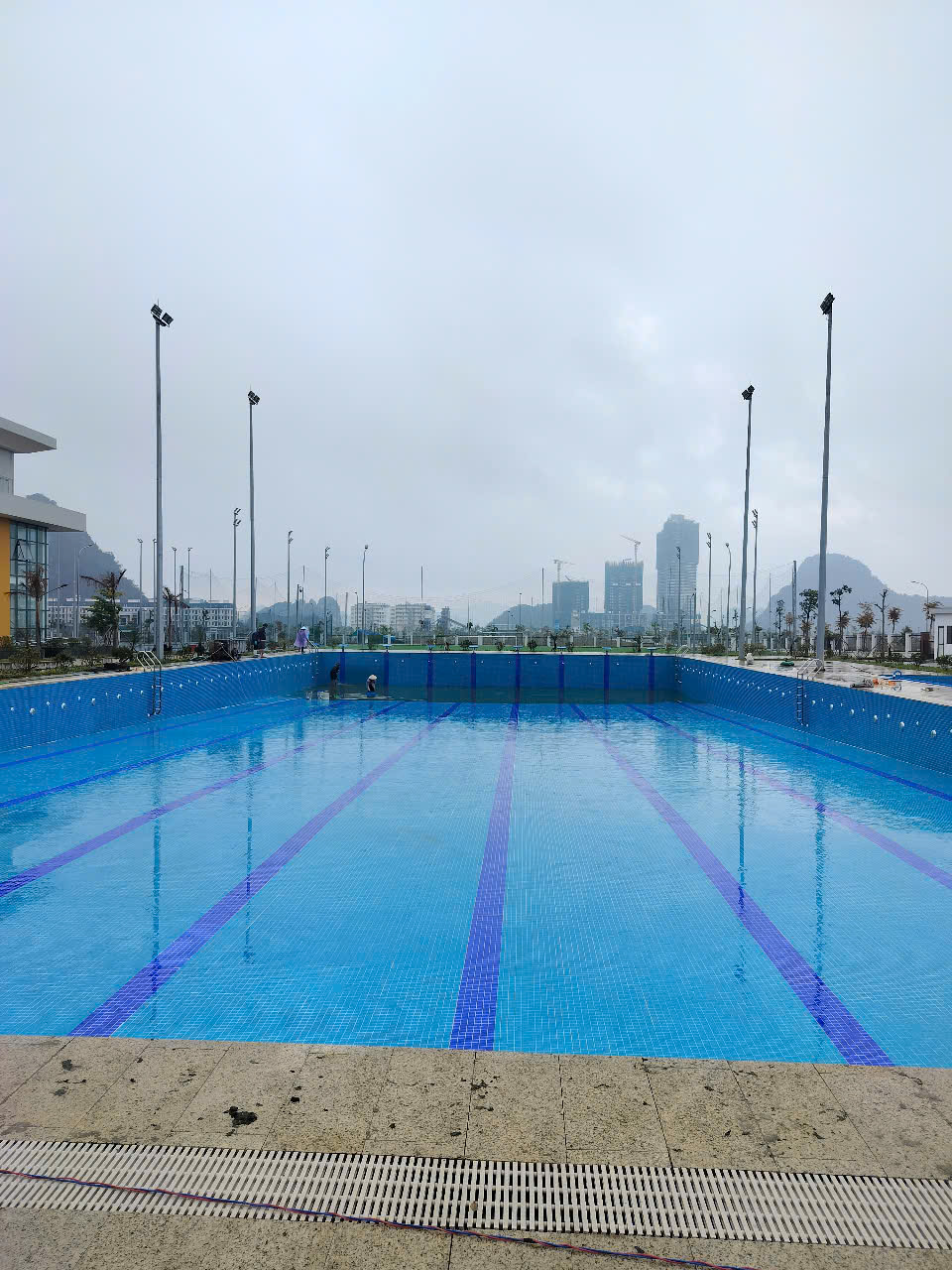 Chi phí làm bể bơi kinh doanh